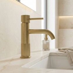 Bateria umywalkowa Rea Lungo Stripe Złota Szczotkowana Niska