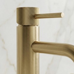 Bateria umywalkowa Rea Lungo Stripe Złota Szczotkowana Wysoka