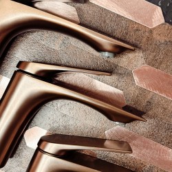 Bateria umywalkowa Rea  Avalon Miedź Szczotkowana Niska